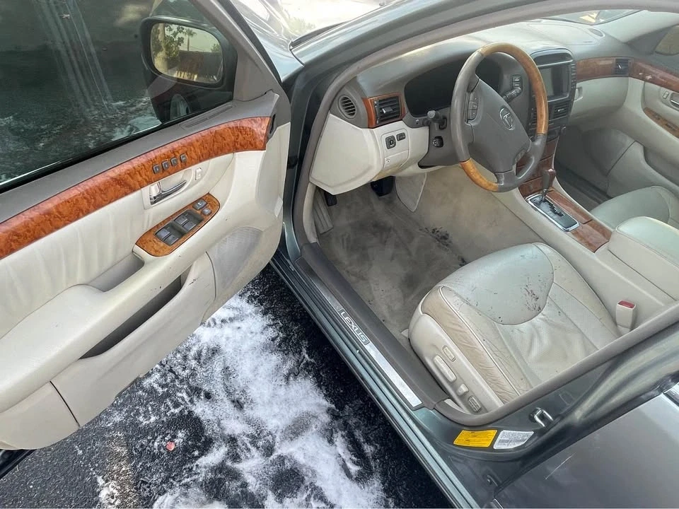 2002 Lexus LS 3rd Gen - Image 9 of 12