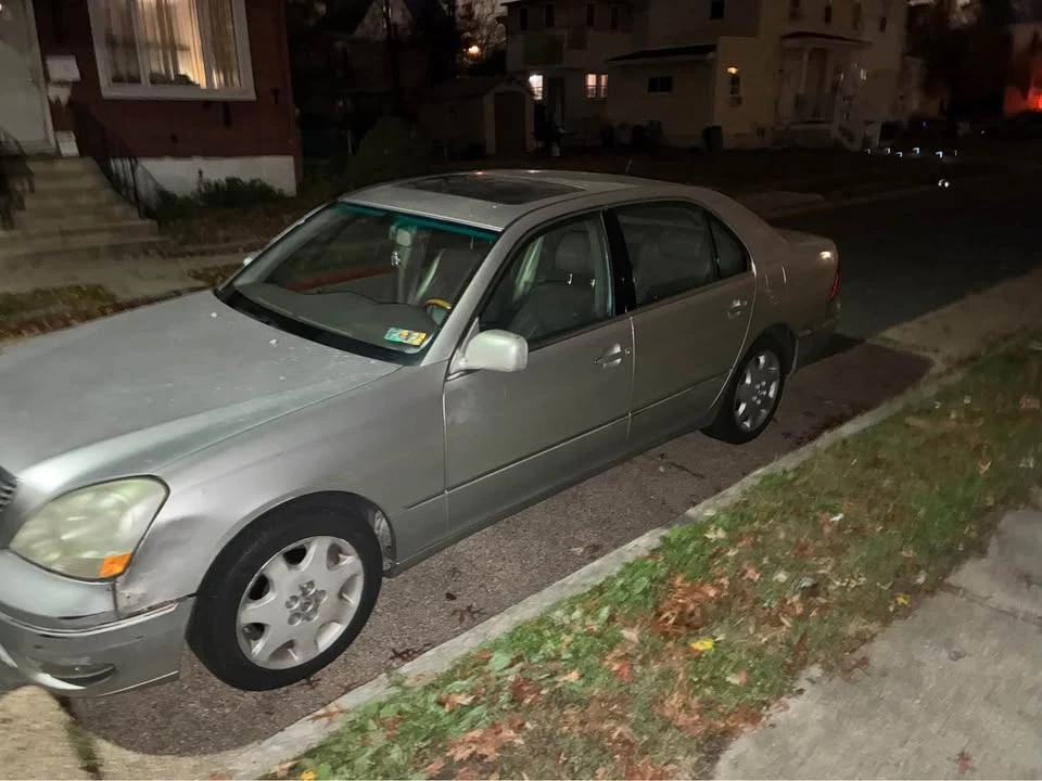 2002 Lexus LS 3rd Gen - Image 2 of 5