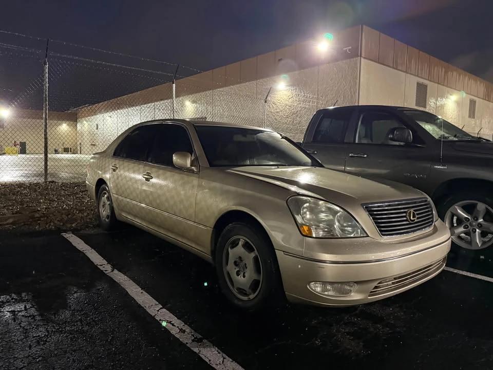 2002 Lexus LS 3rd Gen - Image 3 of 10