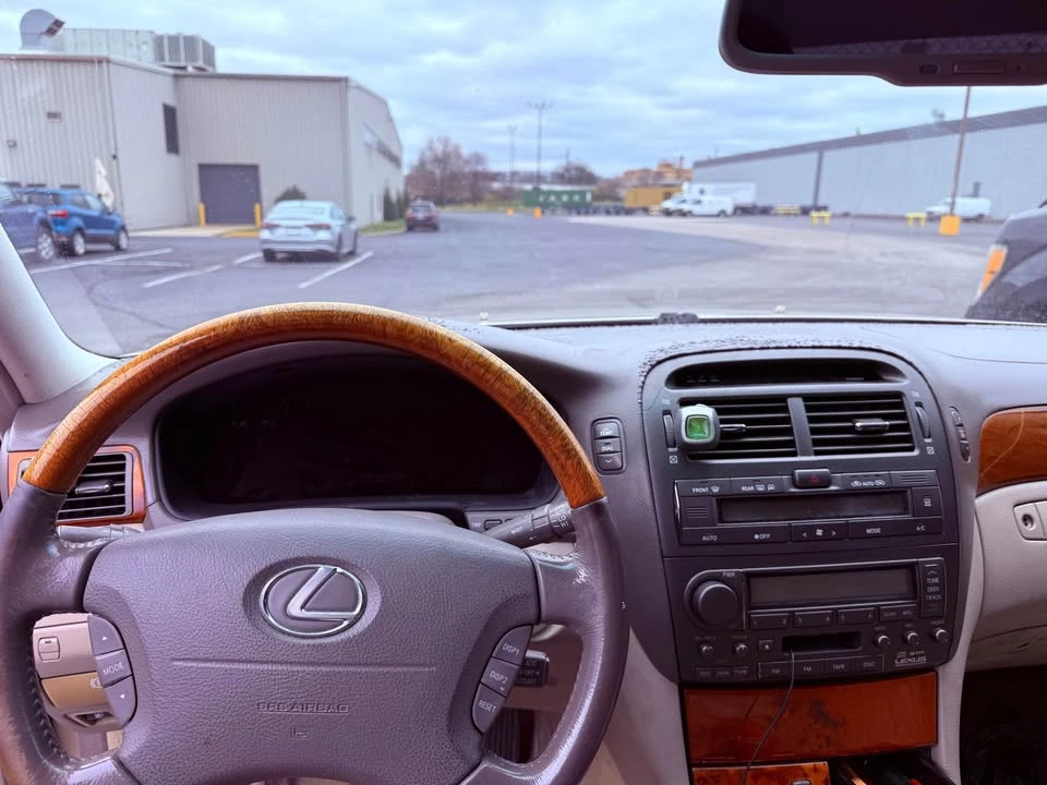 2002 Lexus LS 3rd Gen - Image 10 of 10