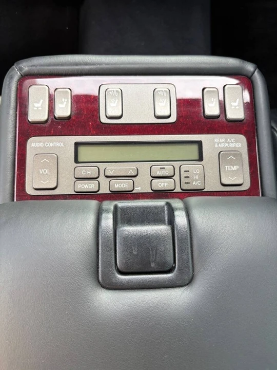 2002 Lexus LS 3rd Gen - Image 15 of 20