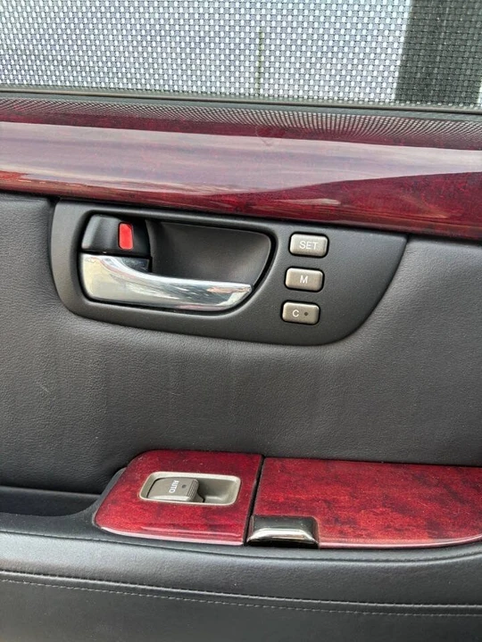 2002 Lexus LS 3rd Gen - Image 12 of 20