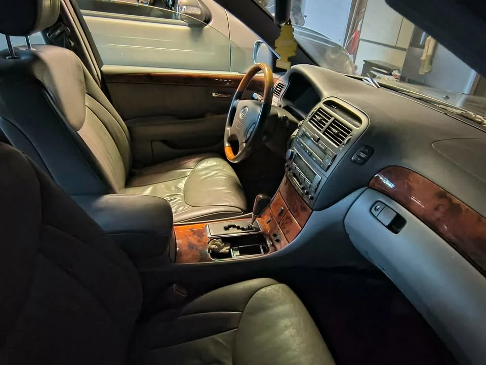2002 Lexus LS 3rd Gen - Image 7 of 8