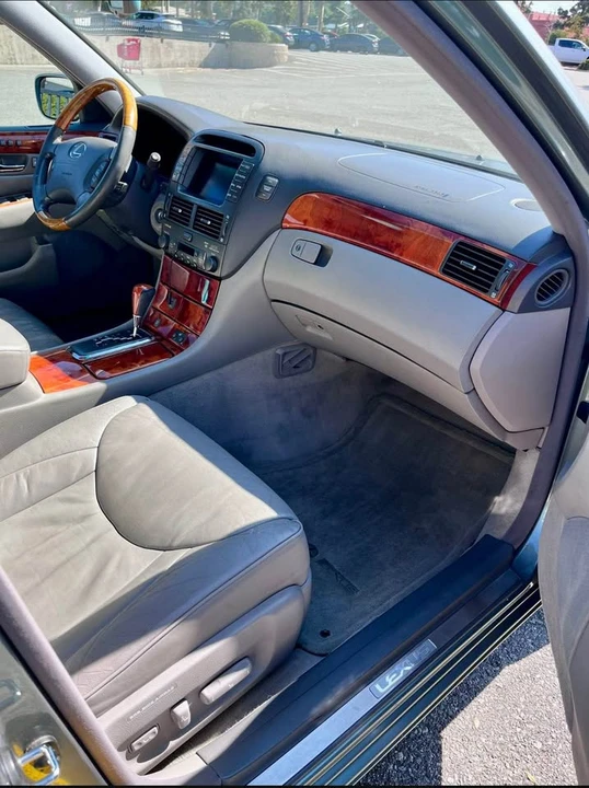 2002 Lexus LS 3rd Gen - Image 4 of 5