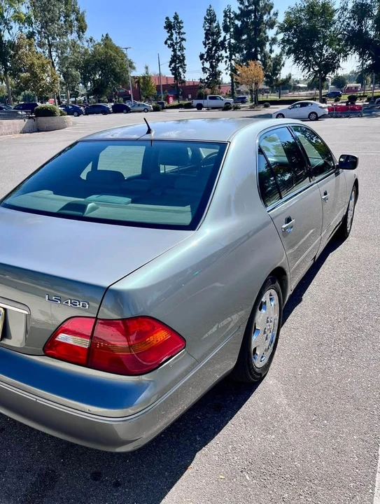 2002 Lexus LS 3rd Gen - Image 2 of 5