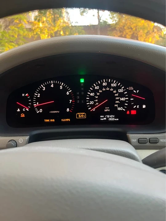 2002 Lexus LS 3rd Gen - Image 8 of 16