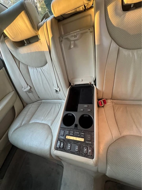 2002 Lexus LS 3rd Gen - Image 12 of 16