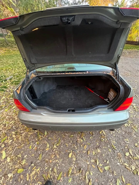 2002 Lexus LS 3rd Gen - Image 14 of 16