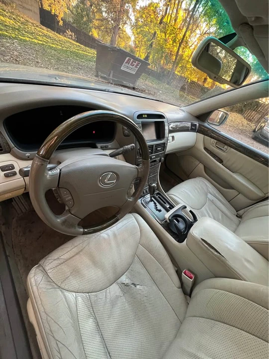 2002 Lexus LS 3rd Gen - Image 10 of 16