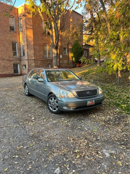 2002 Lexus LS 3rd Gen - Image 2 of 16