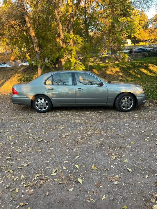 2002 Lexus LS 3rd Gen - Image 3 of 16