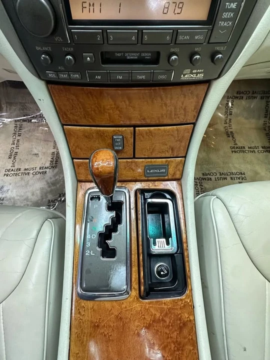 2002 Lexus LS 3rd Gen - Image 13 of 20