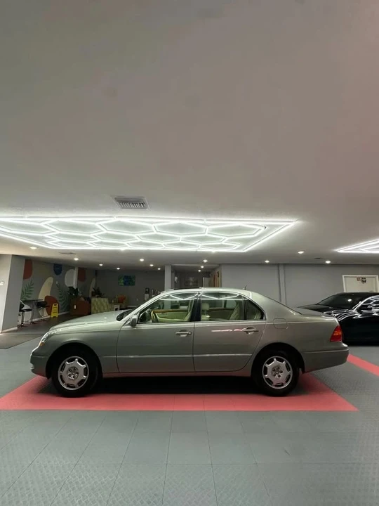 2002 Lexus LS 3rd Gen - Image 4 of 20
