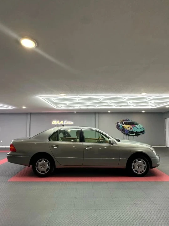 2002 Lexus LS 3rd Gen - Image 8 of 20