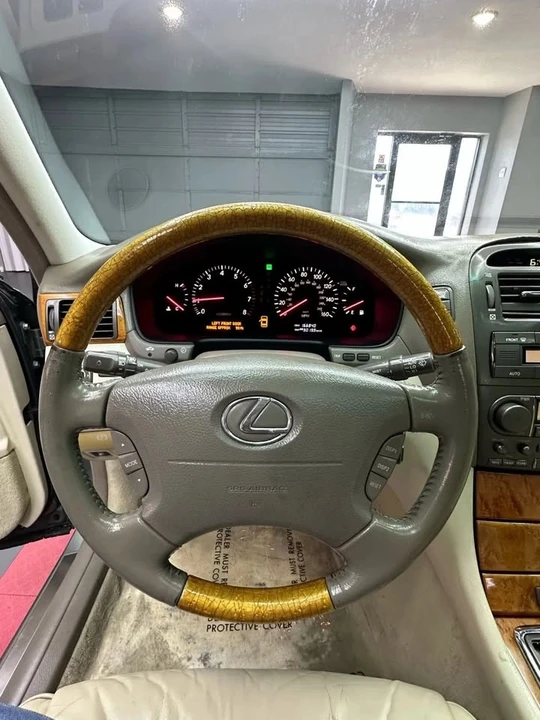 2002 Lexus LS 3rd Gen - Image 11 of 20