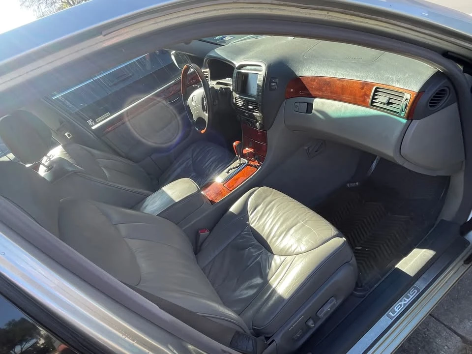 2002 Lexus LS 3rd Gen - Image 10 of 11
