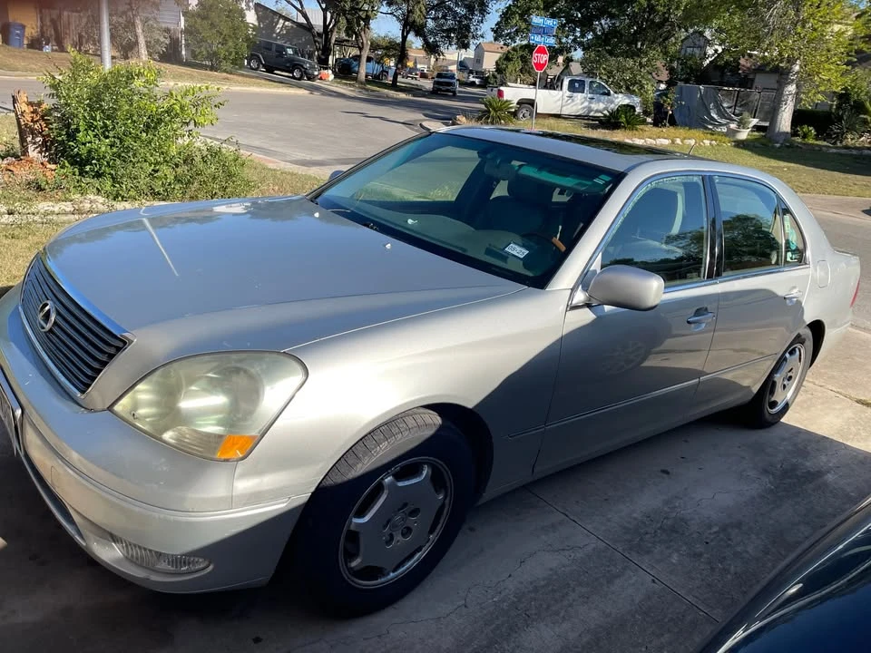 2002 Lexus LS 3rd Gen - Image 2 of 11