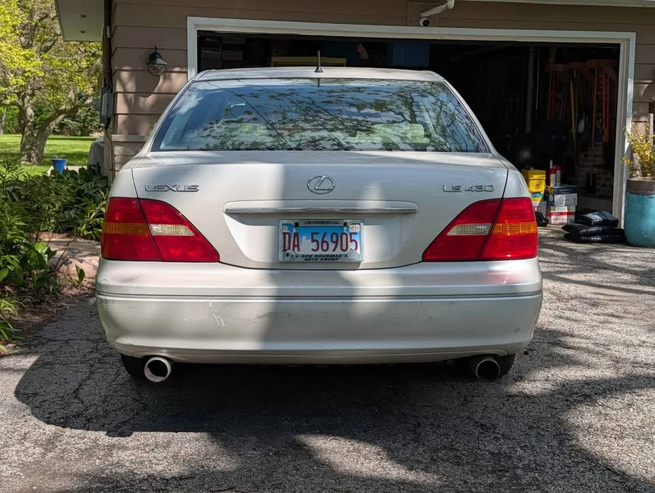 2002 Lexus LS 3rd Gen - Image 4 of 9