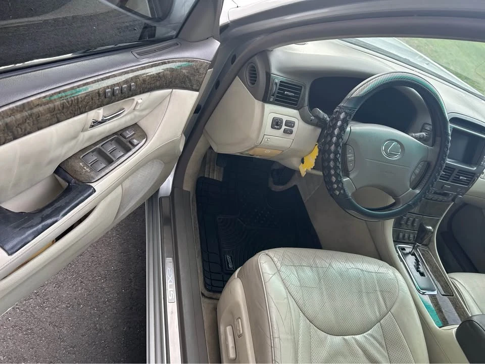 2002 Lexus LS 3rd Gen - Image 10 of 10
