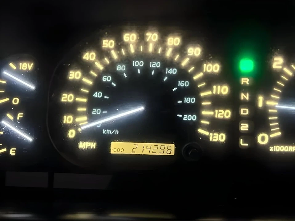 2002 Lexus LX 2nd Gen - Image 19 of 19
