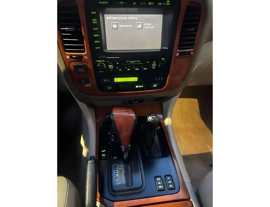 2002 Lexus LX 2nd Gen - Image 17 of 19