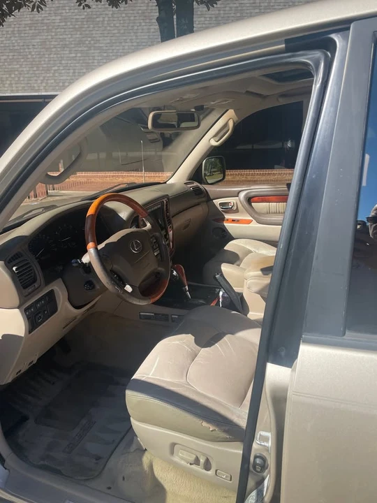 2002 Lexus LX 2nd Gen - Image 11 of 13