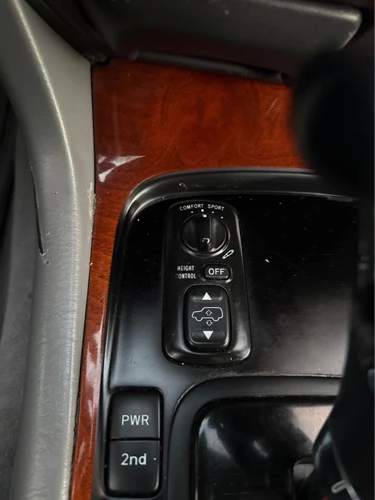 2002 Lexus LX 2nd Gen - Image 17 of 18