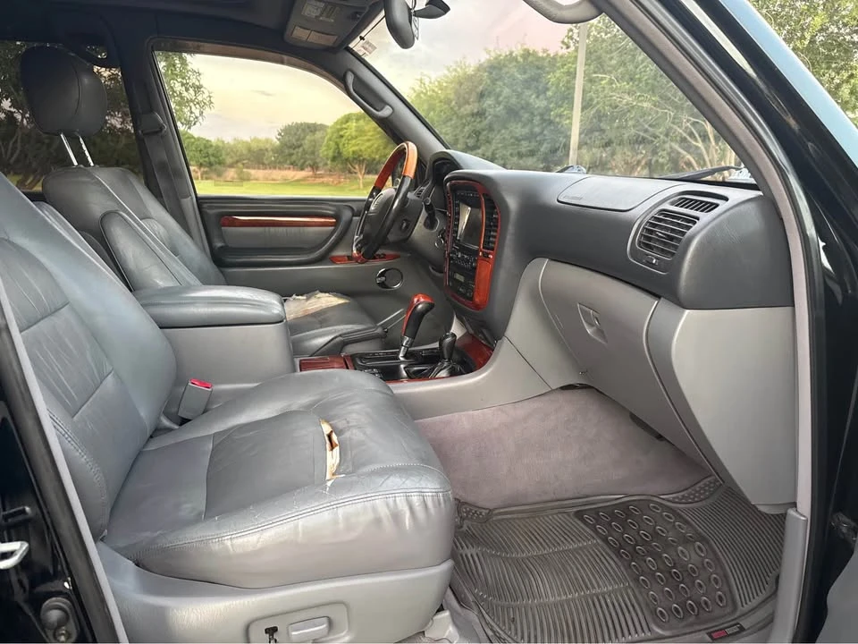 2002 Lexus LX 2nd Gen - Image 12 of 18