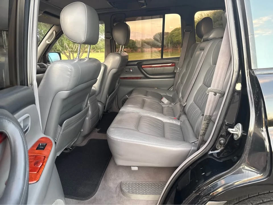2002 Lexus LX 2nd Gen - Image 11 of 18
