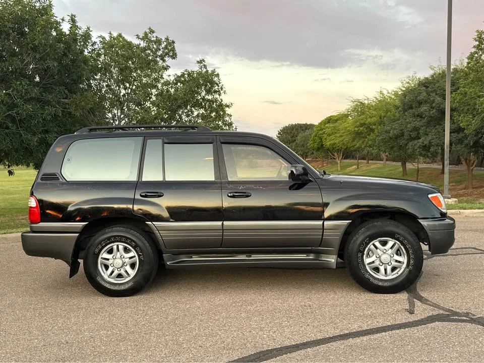 2002 Lexus LX 2nd Gen - Image 5 of 18