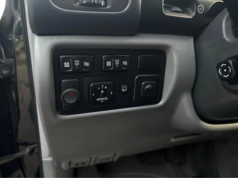 2002 Lexus LX 2nd Gen - Image 18 of 18