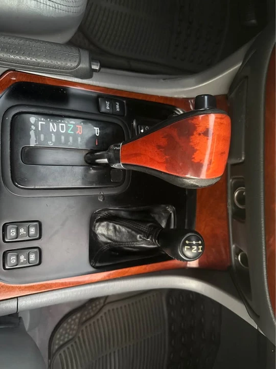 2002 Lexus LX 2nd Gen - Image 16 of 18