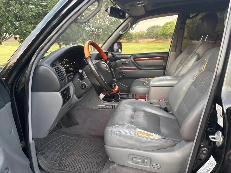 2002 Lexus LX 2nd Gen - Image 10 of 18