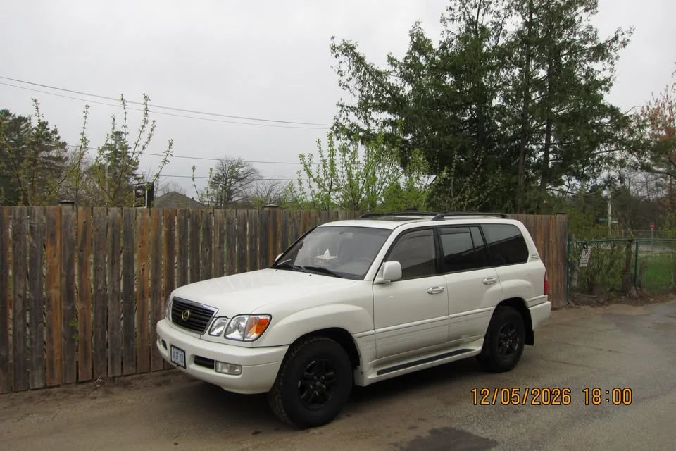2002 Lexus LX 2nd Gen - Image 10 of 17
