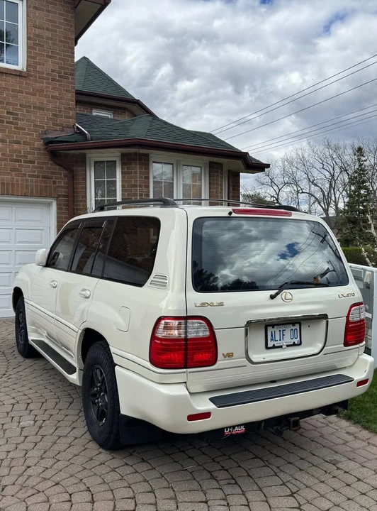 2002 Lexus LX 2nd Gen - Image 4 of 17