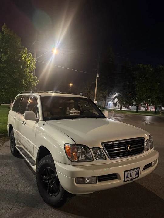 2002 Lexus LX 2nd Gen - Image 13 of 17