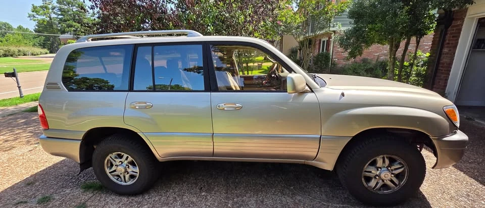 2002 Lexus LX 2nd Gen - Image 3 of 10
