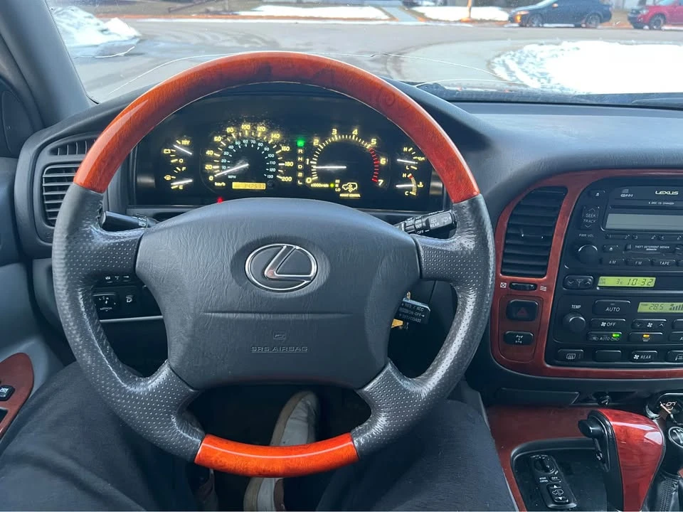 2002 Lexus LX 2nd Gen - Image 10 of 12