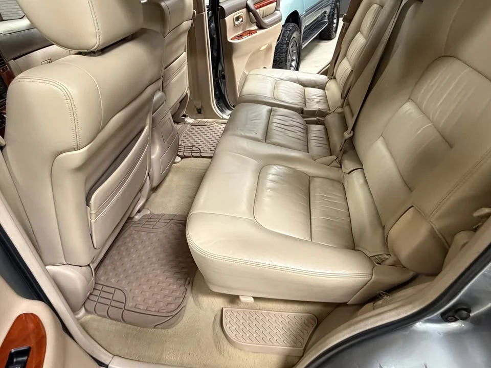 2002 Lexus LX 2nd Gen - Image 17 of 19