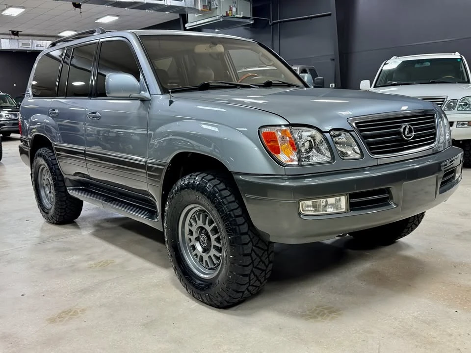 2002 Lexus LX 2nd Gen - Image 6 of 19