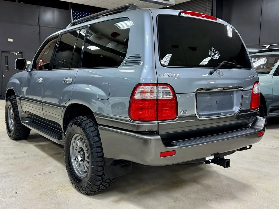 2002 Lexus LX 2nd Gen - Image 10 of 19