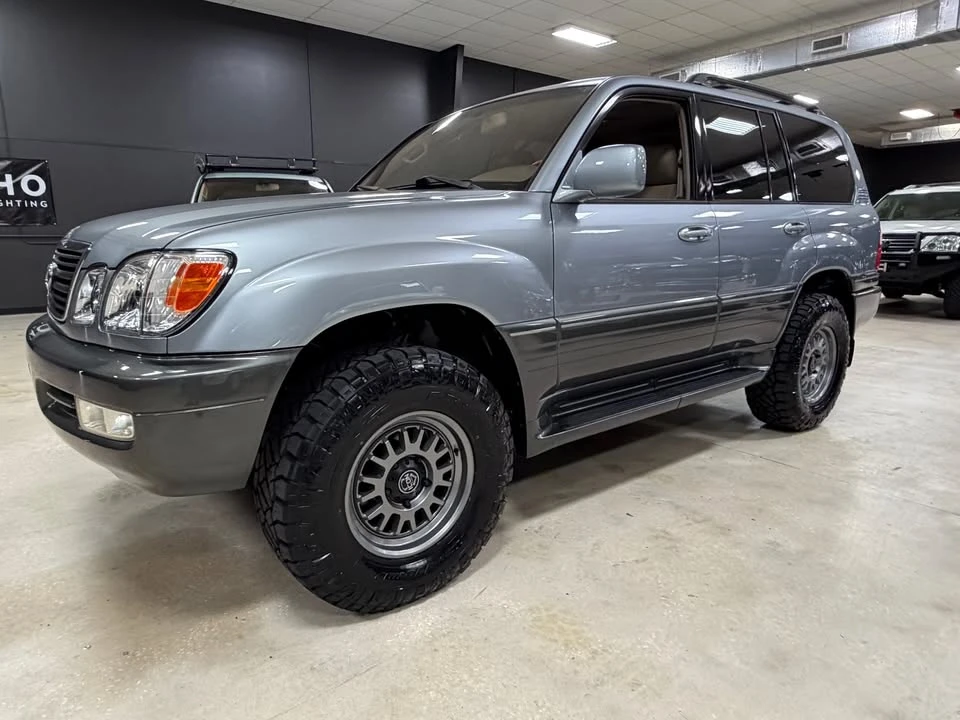 2002 Lexus LX 2nd Gen - Image 13 of 19