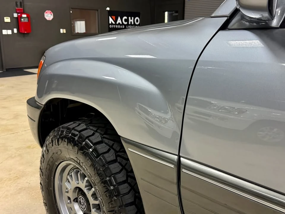 2002 Lexus LX 2nd Gen - Image 11 of 19