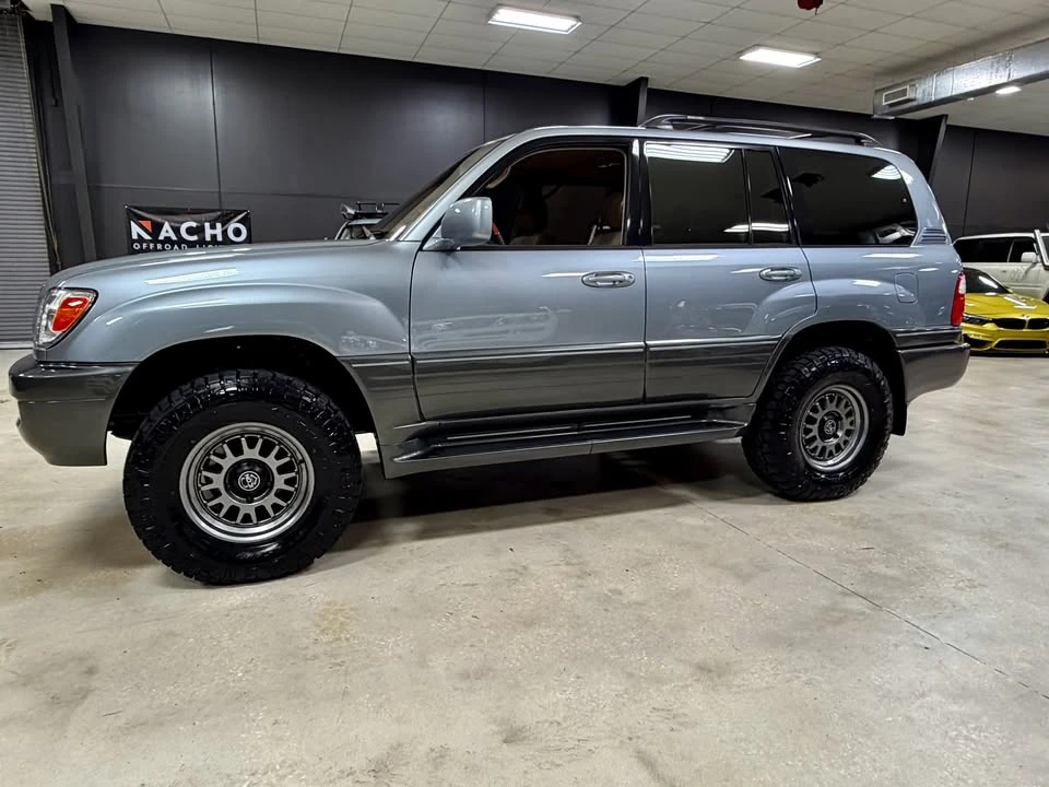 2002 Lexus LX 2nd Gen - Image 12 of 19
