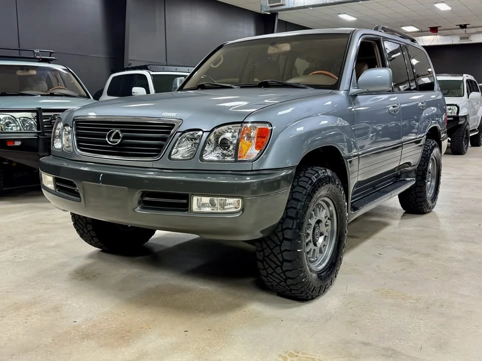 2002 Lexus LX 2nd Gen - Image 2 of 19