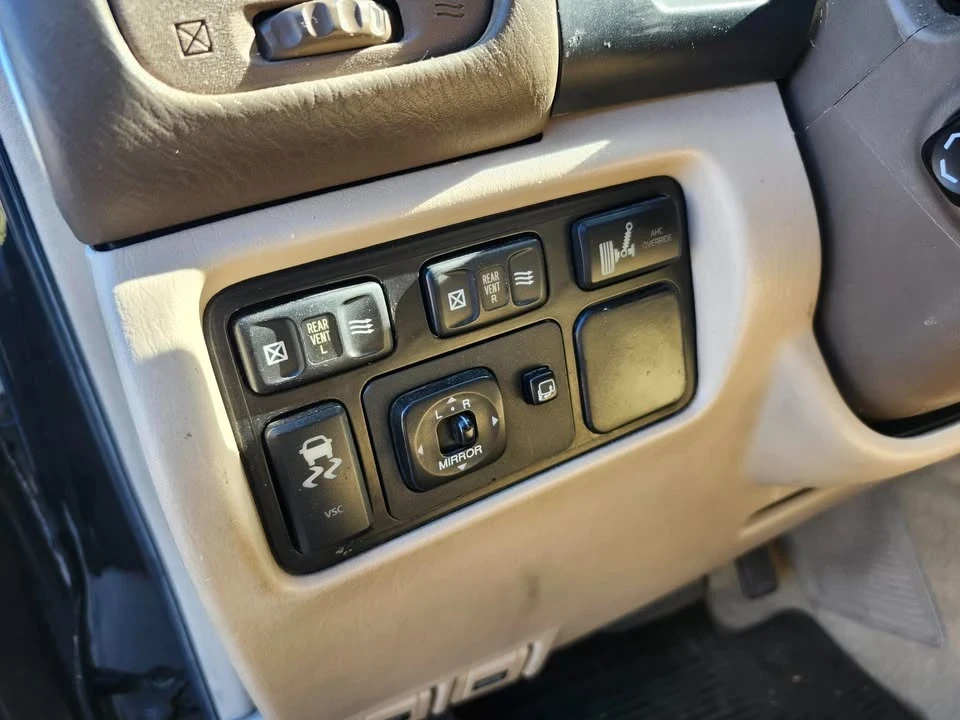 2002 Lexus LX 2nd Gen - Image 13 of 15