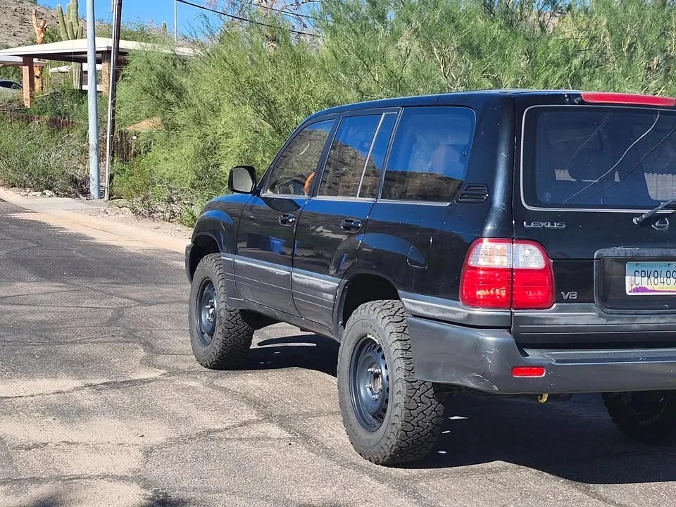 2002 Lexus LX 2nd Gen - Image 8 of 15