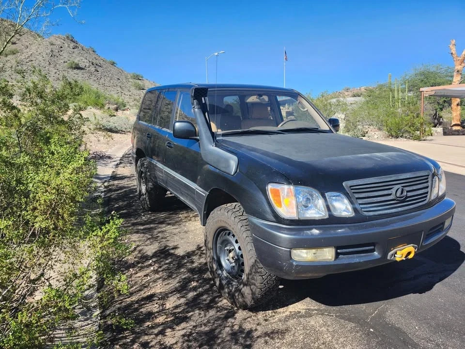 2002 Lexus LX 2nd Gen - Image 10 of 15