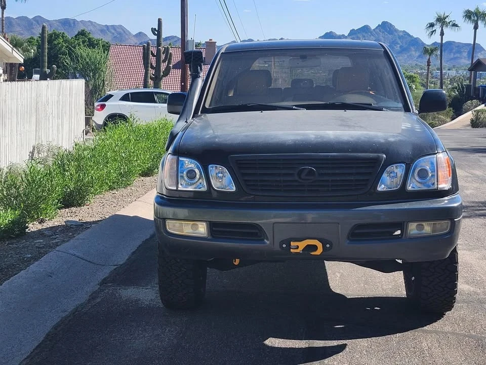 2002 Lexus LX 2nd Gen - Image 9 of 15