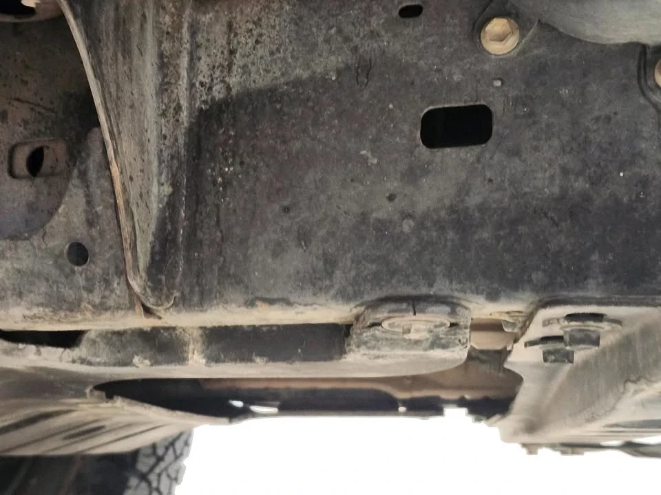 2002 Lexus LX 2nd Gen - Image 5 of 15